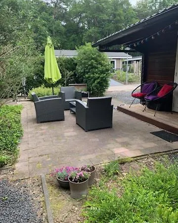 Sfeervolle Blokhut Op De Veluwe Op Recreatiepark Topparken In Beekbergen Met Vrije Tuin En Eigen Parkeerplaats Exterior photo